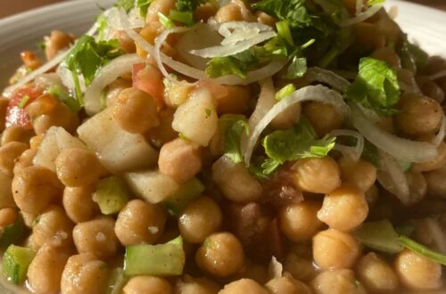 spicy tangy chickpeas chaat is served on a plate